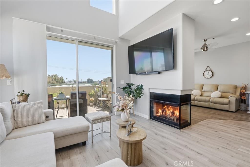 10790 Rose Avenue 304