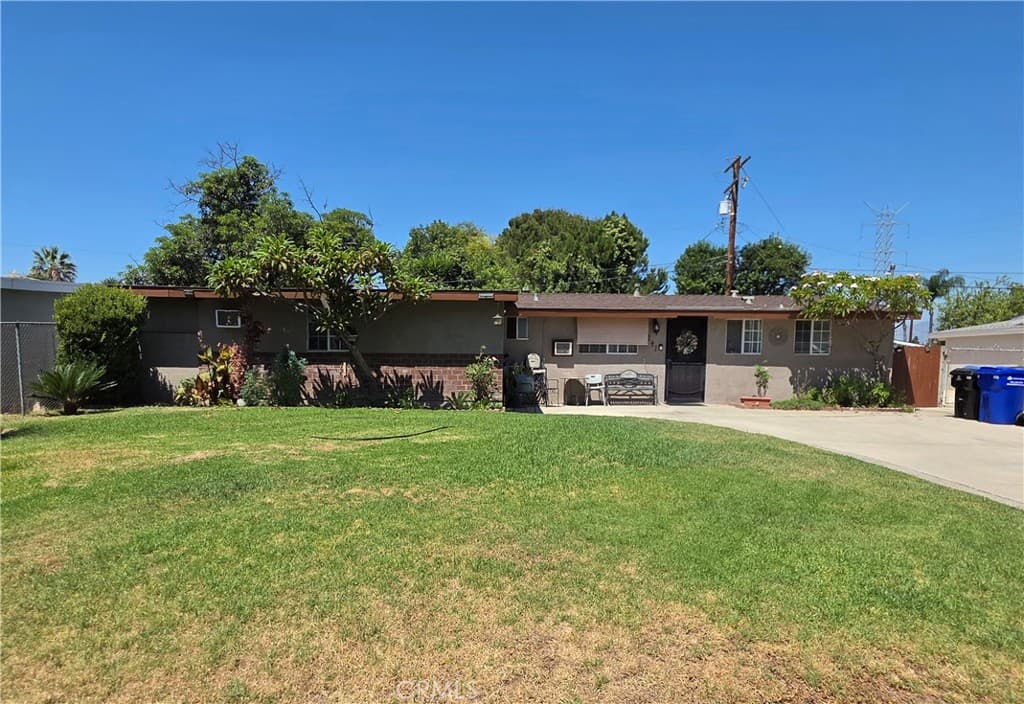 5341 N Leaf