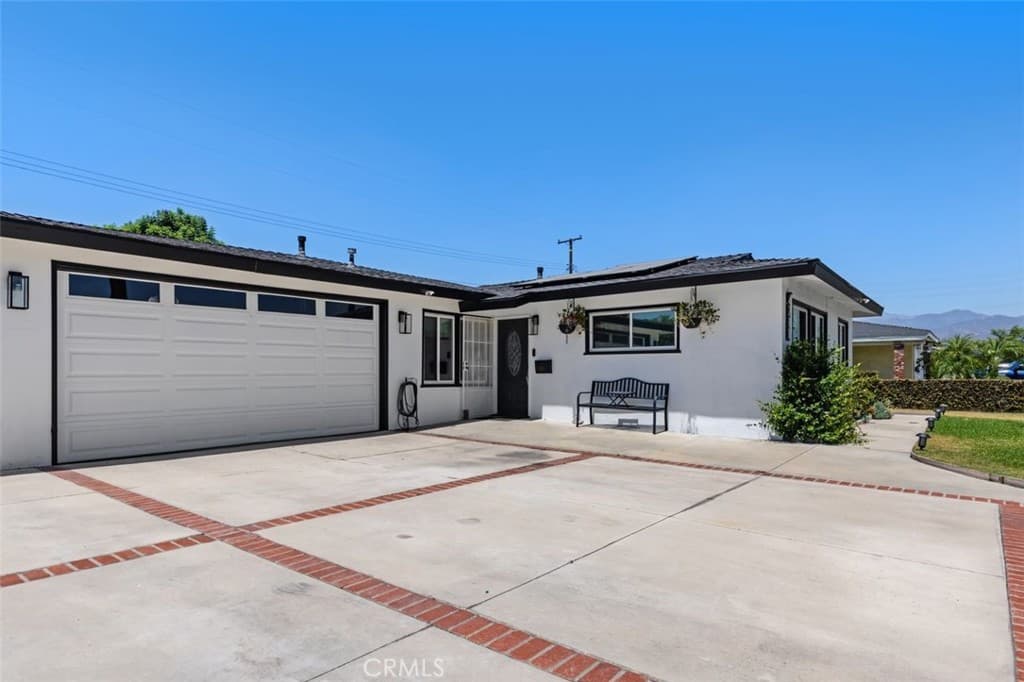 4711 N Hollenbeck