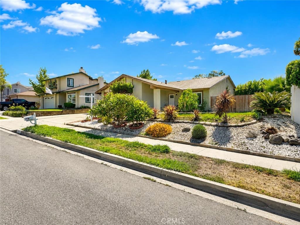 15542 Rolling Ridge