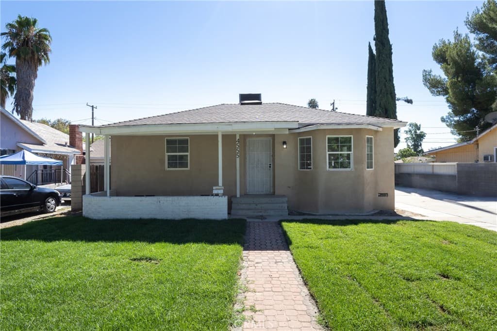 4555 N Stoddard