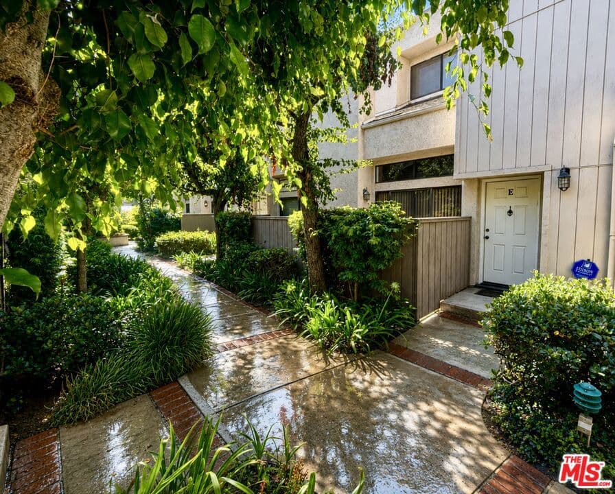 15173 Magnolia Boulevard E
