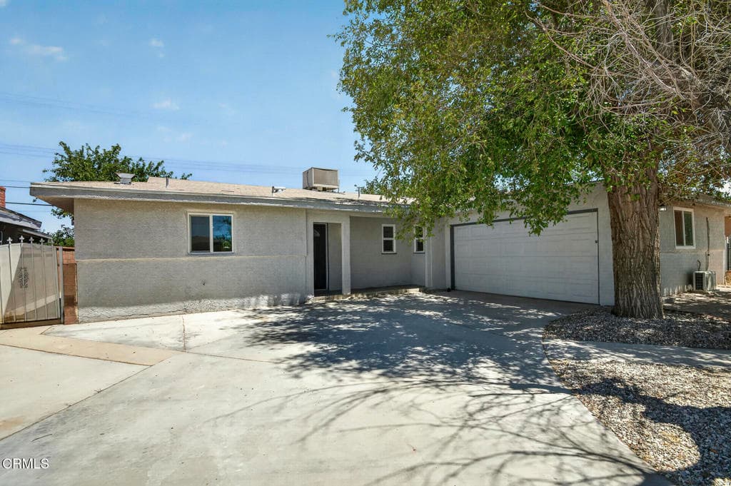 137 E Avenue J 8