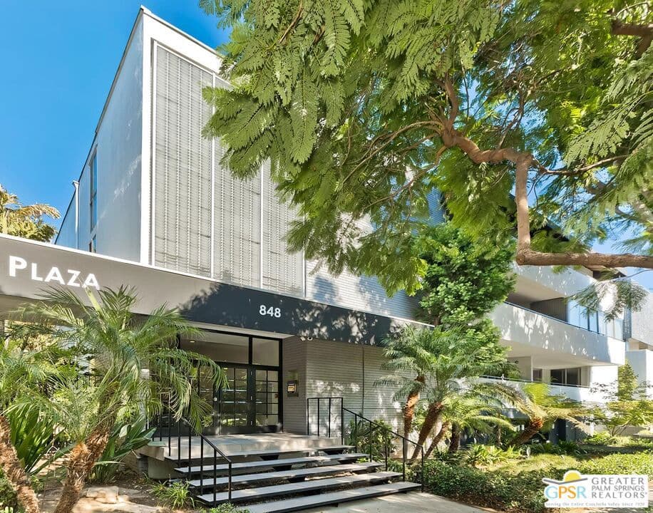 848 N Kings Road 102