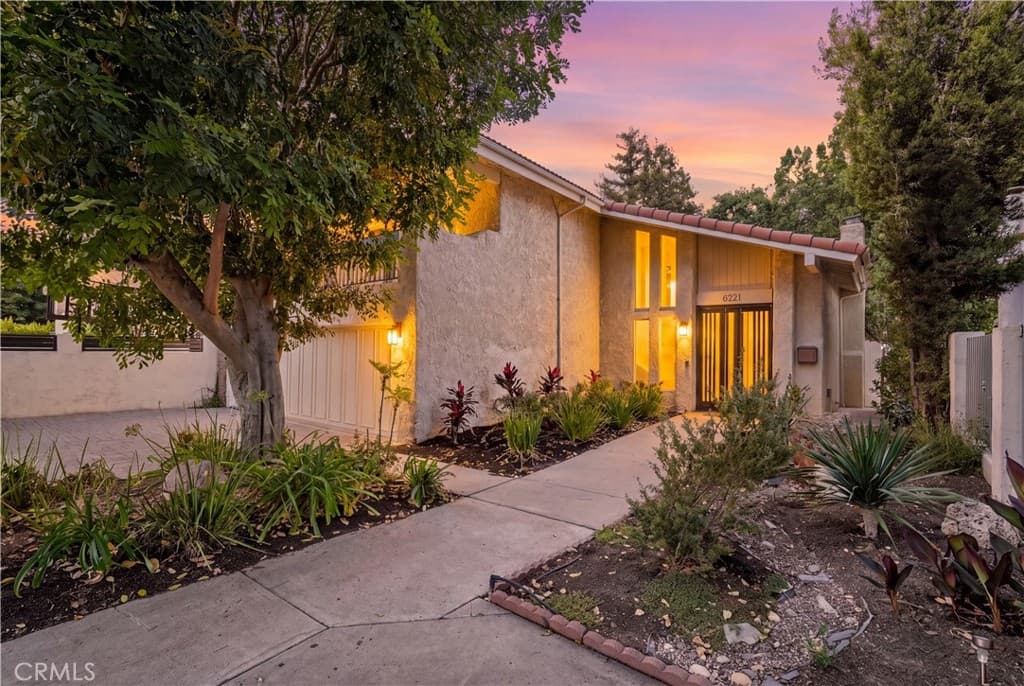 6221 Mammoth