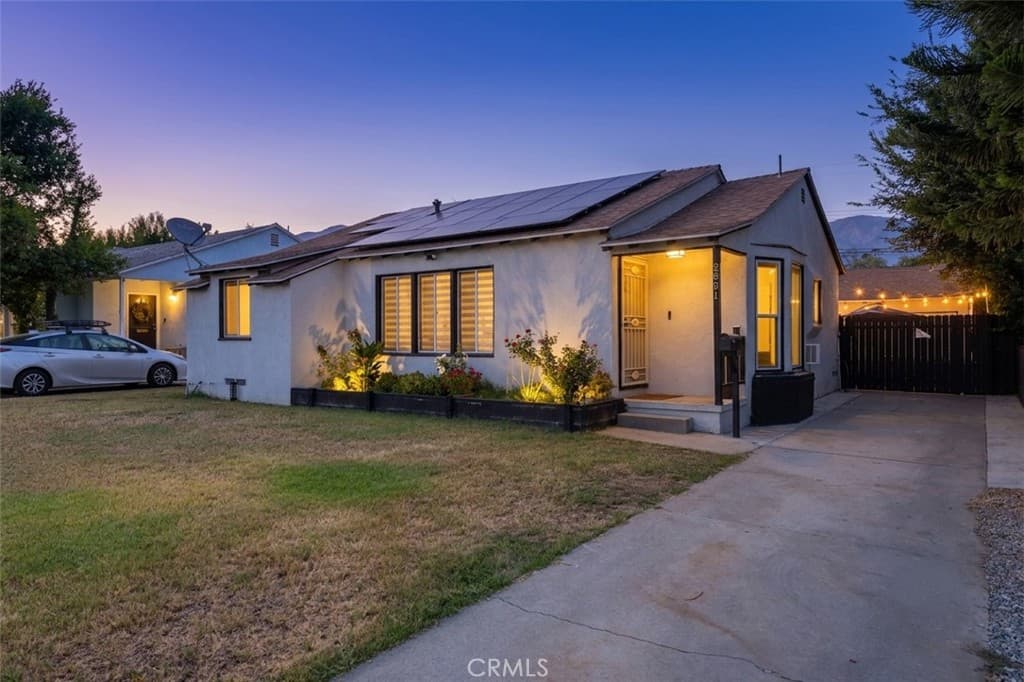 2821 Cedar