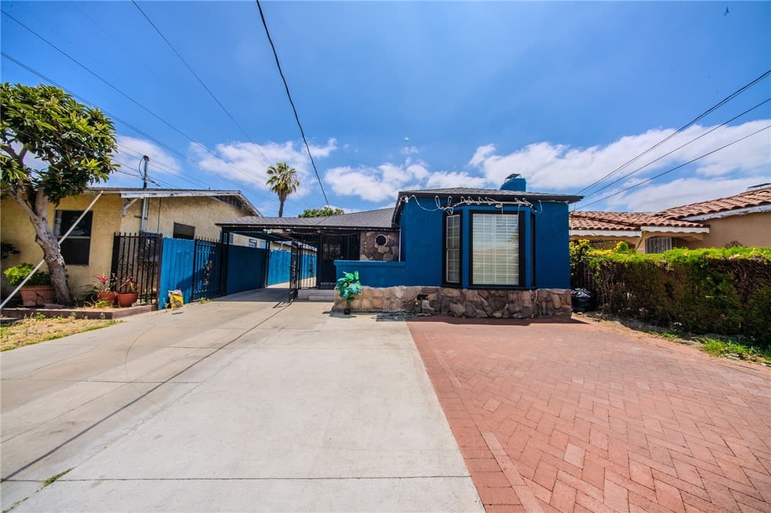 3418 Grand Ave