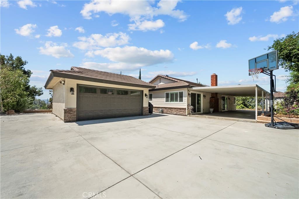 1243 S Stephora