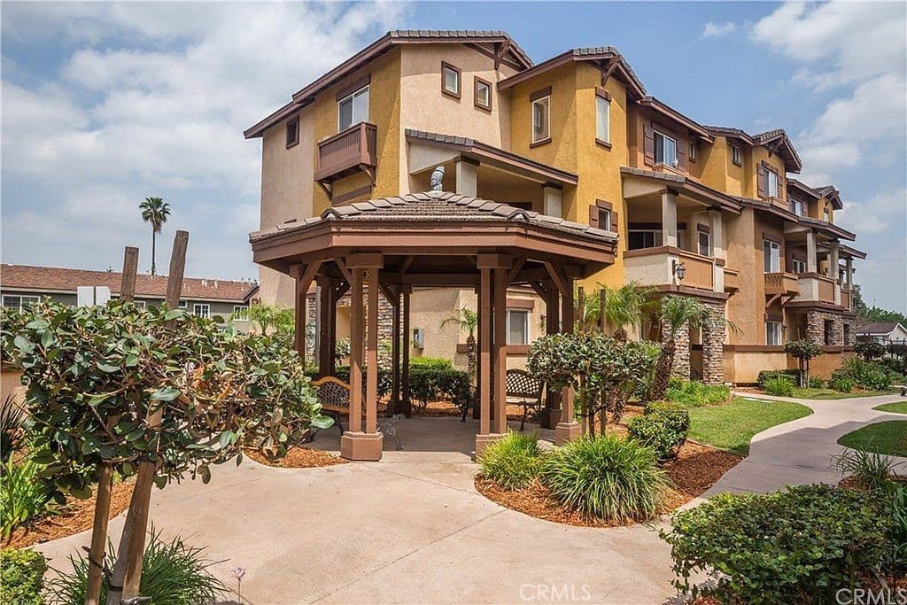 511 N Lark Ellen I