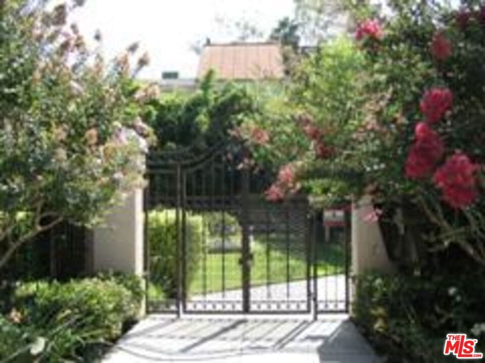 950 N Kings Road 108