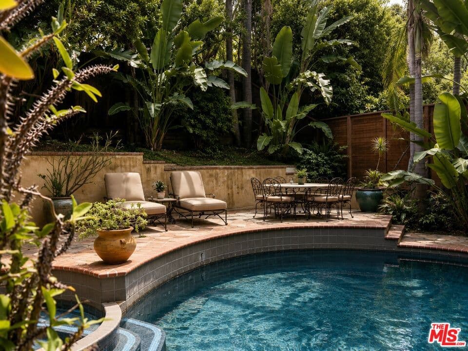 2695 La Cuesta Drive