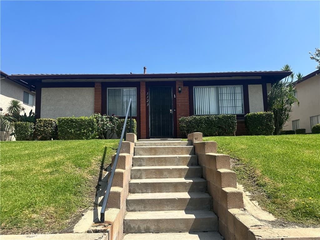 1123 W Sierra Madre 1