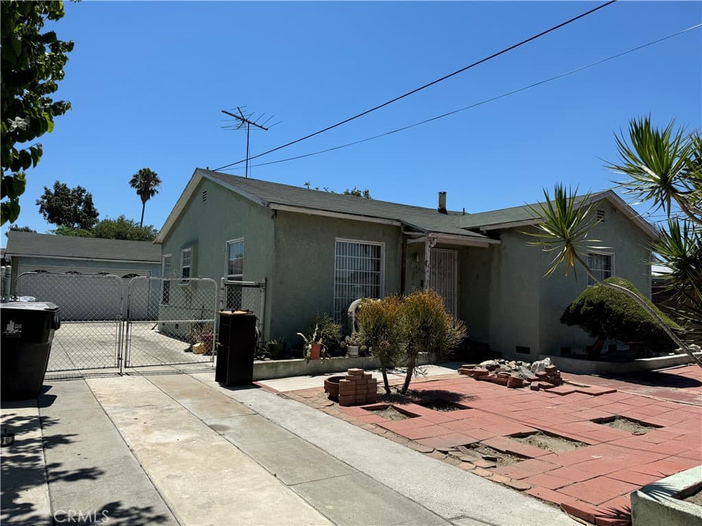 1418 W Burnett