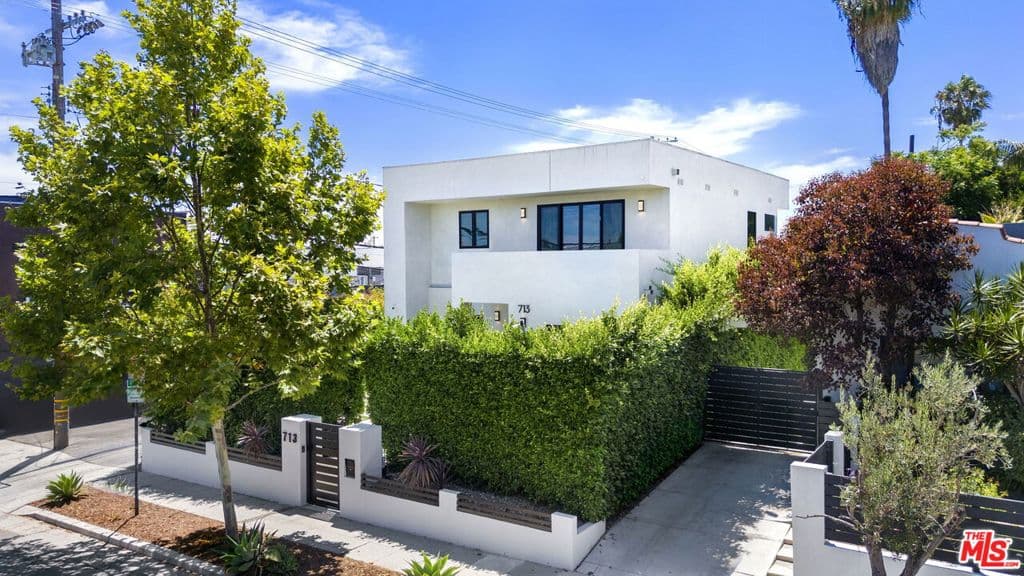 713 N Sierra Bonita Avenue