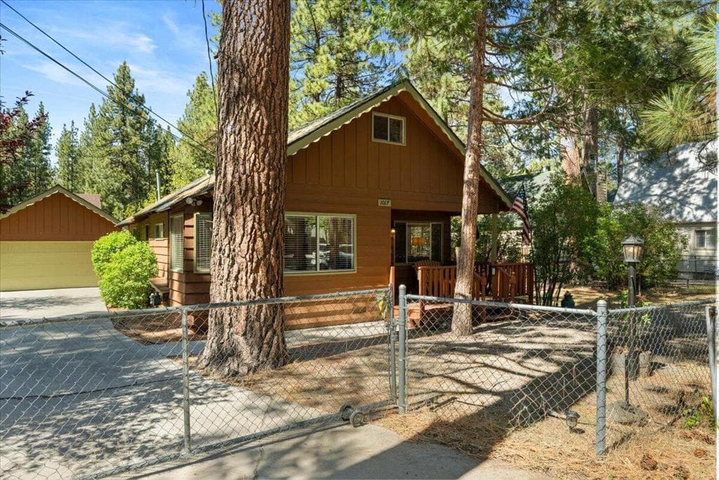 1017 W Rainbow Boulevard