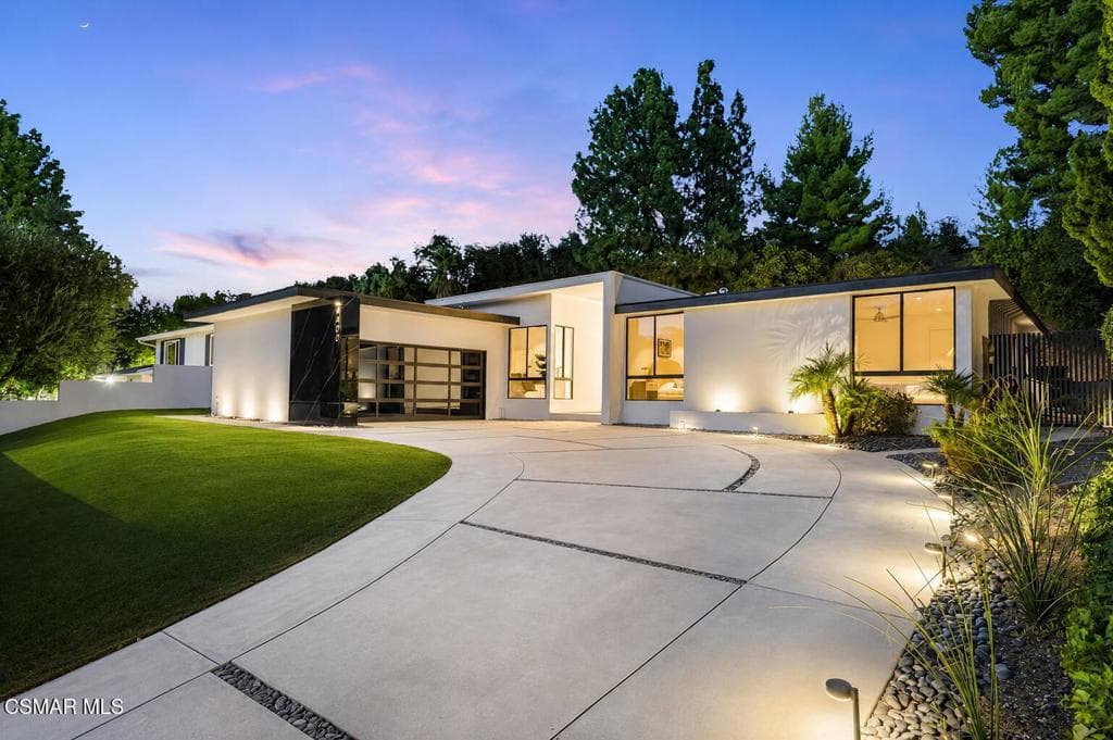 4400 Topanga Canyon Boulevard