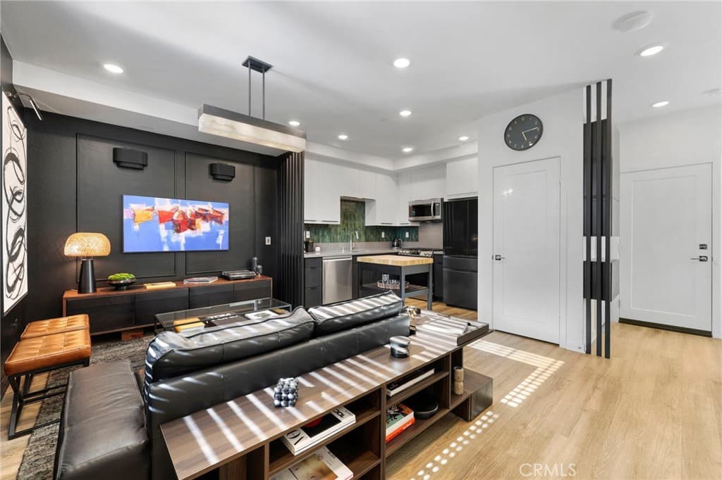 713 Cara Cara Lane