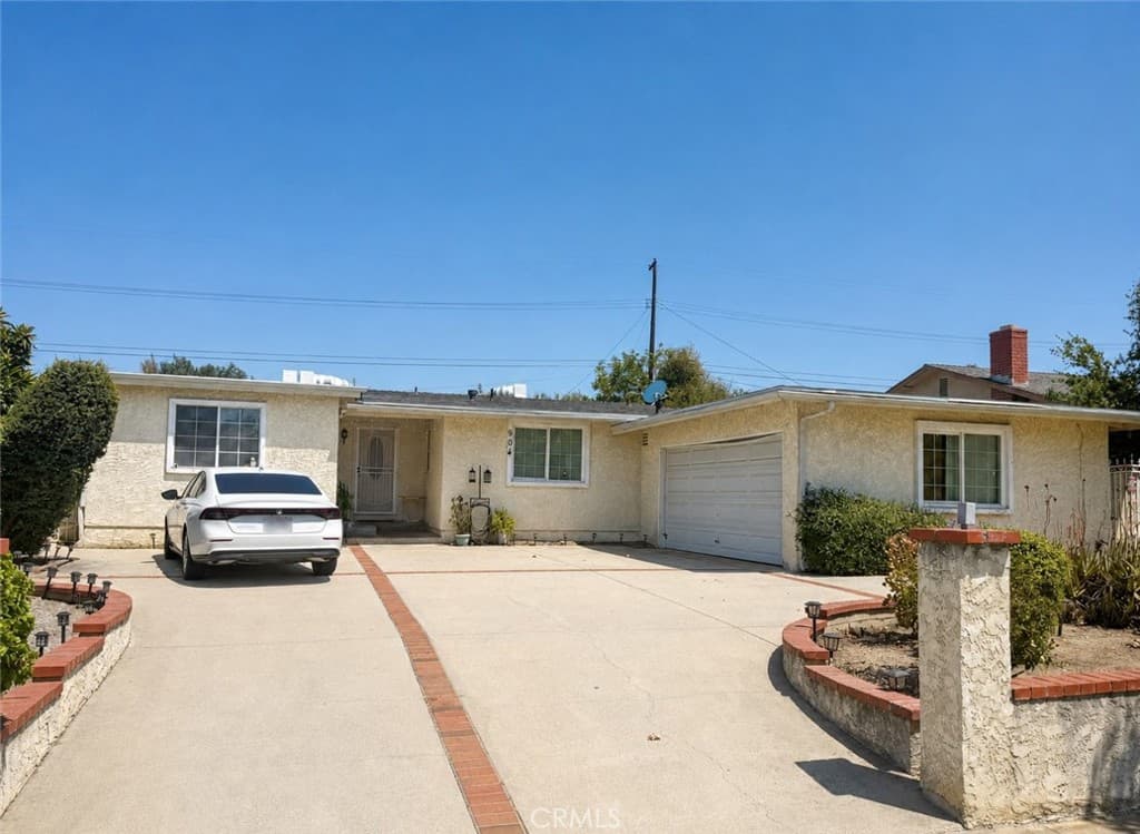 904 S Hollenbeck Street