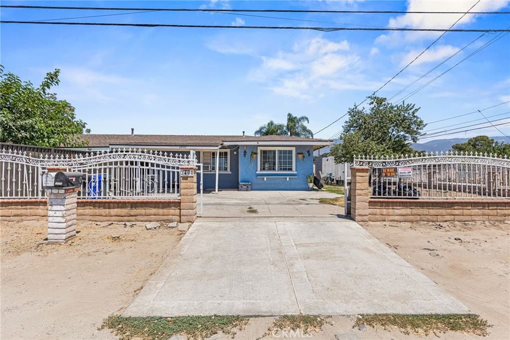 2402 W 1st