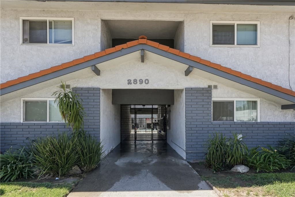 2890 E Artesia 42