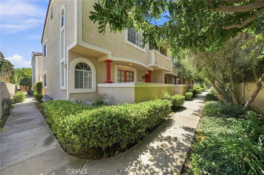 1665 E 68th 21