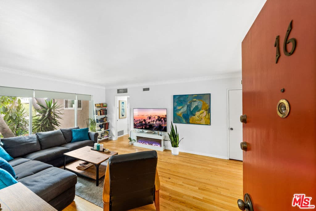 1330 N Crescent Heights Boulevard 16