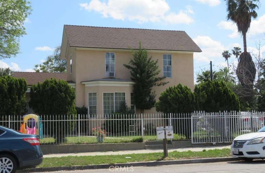 802 W 7th Street