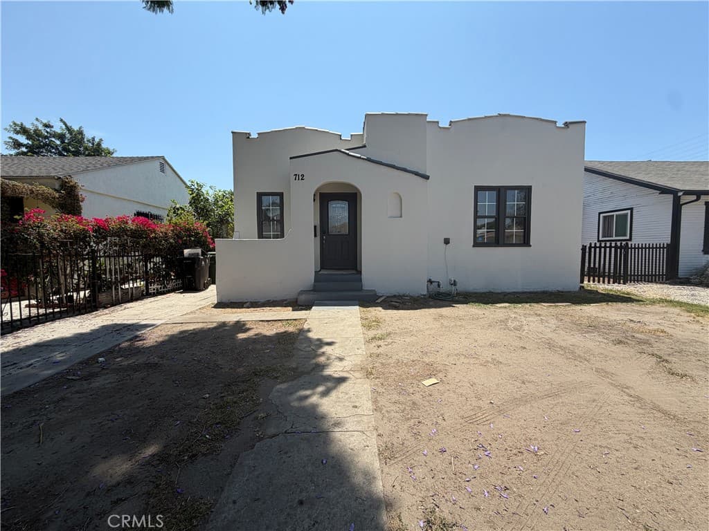 712 E 82nd