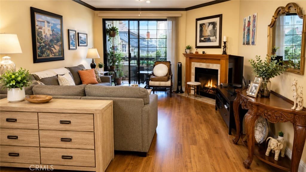 5534 Encino 204