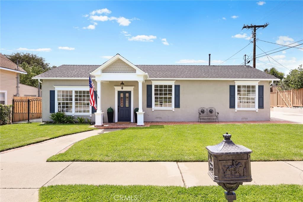 403 S Valley Center Avenue