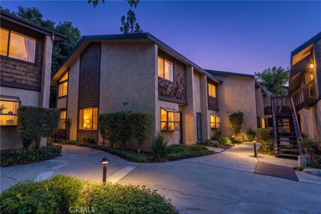 12750 Centralia 81