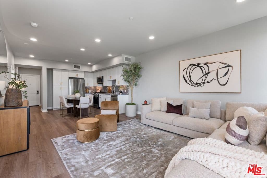 7428 Santa Monica Boulevard 406