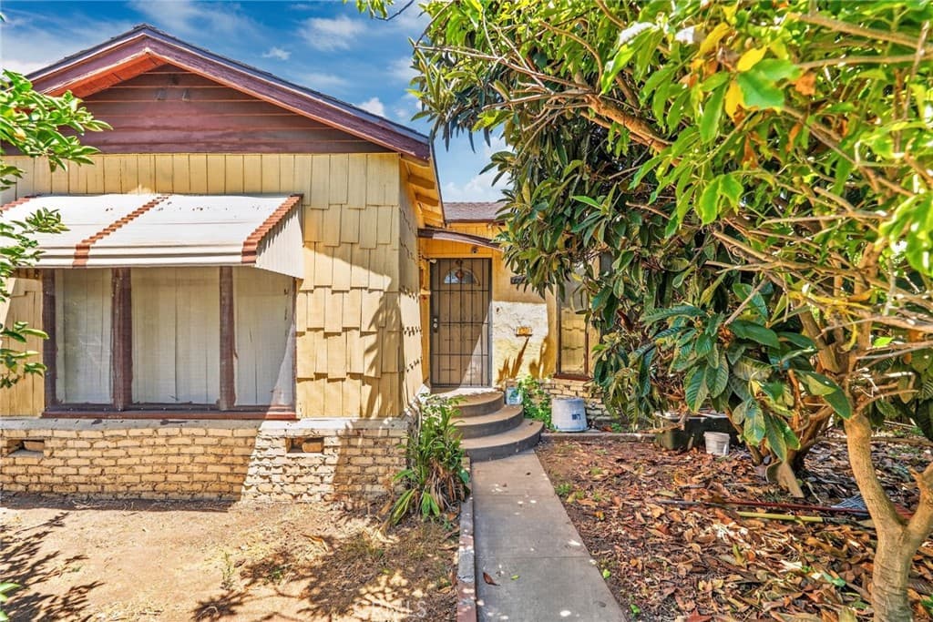 405 E Ramona