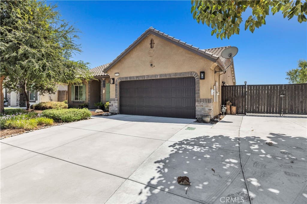 6303 Hathaway