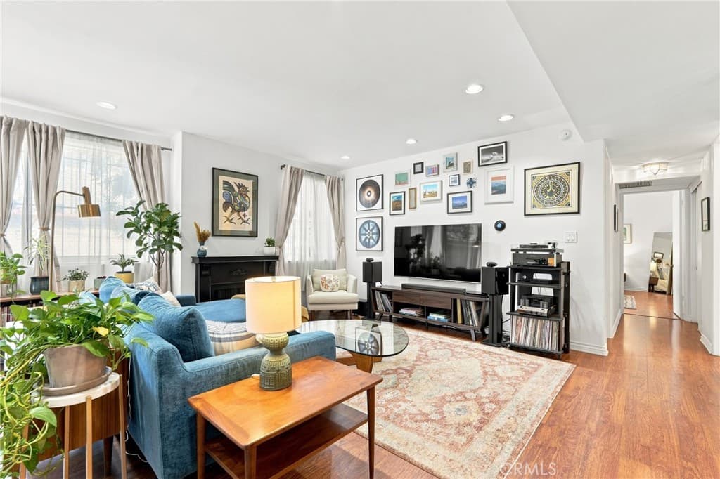 3315 Griffith Park Boulevard 109