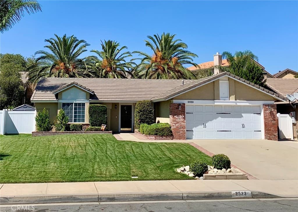 2522 W Calle Vista Drive