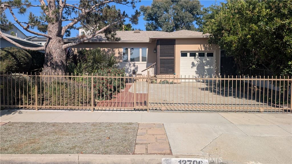 13706 S Berendo