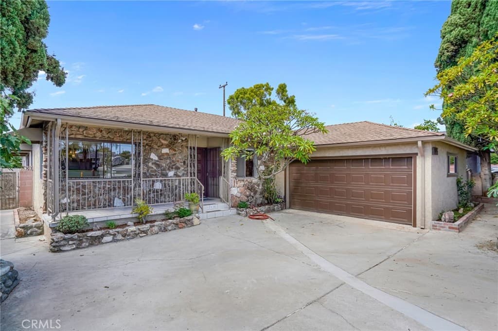 12125 Singleton Dr