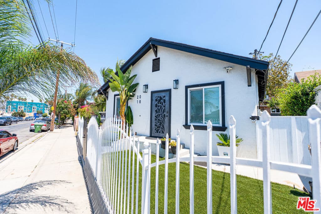 2016 10th Avenue