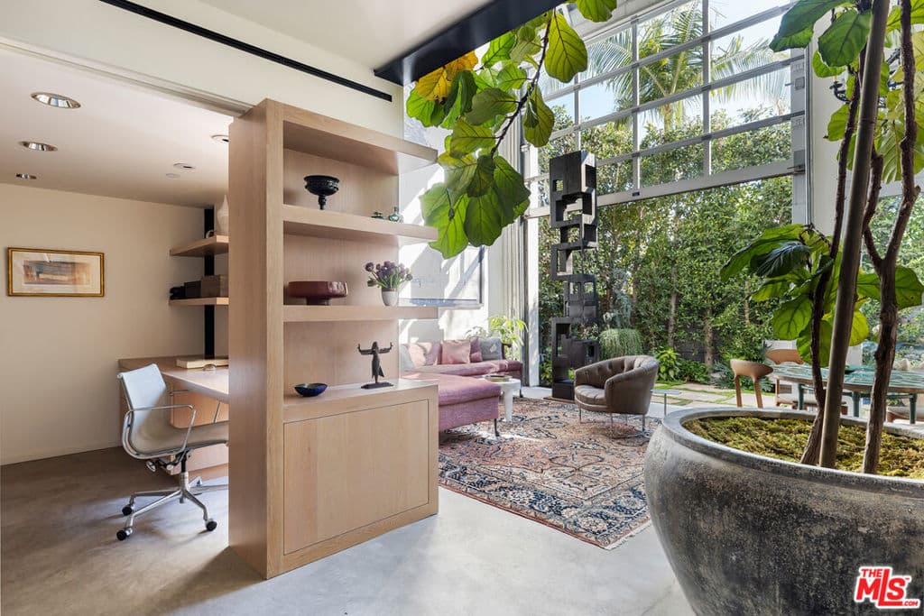 2124 Narcissus Court