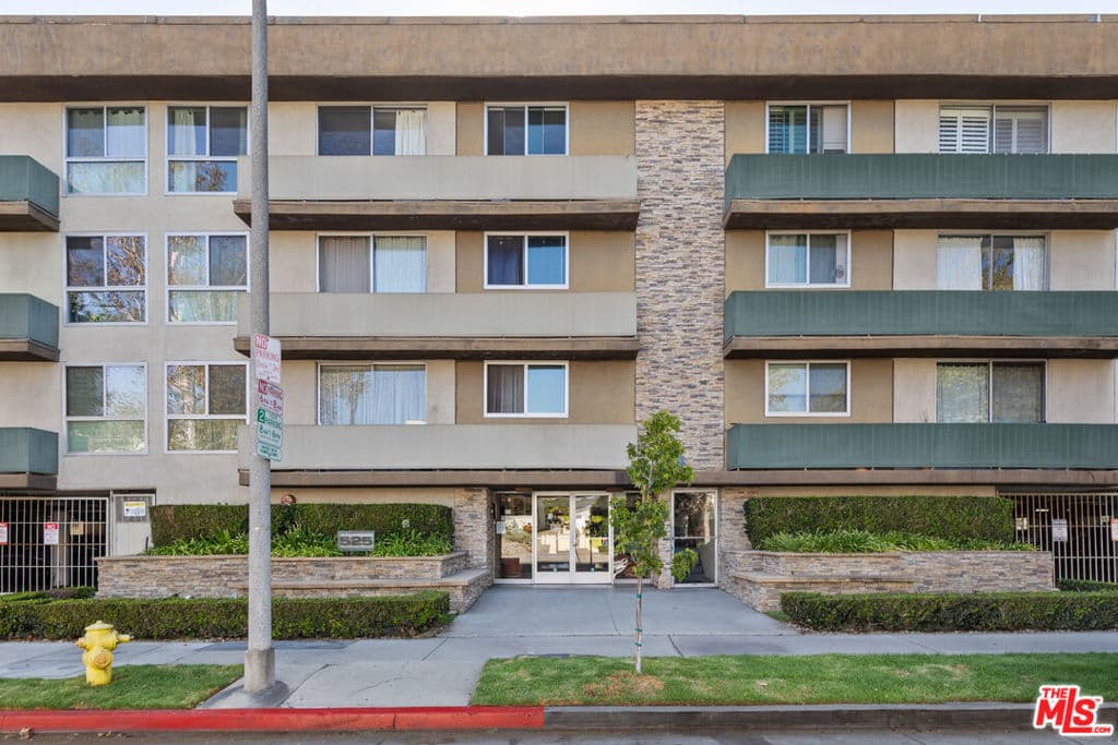 525 N Sycamore Avenue 409