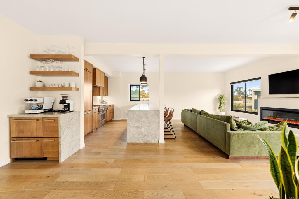 1136 Shelburn Lane