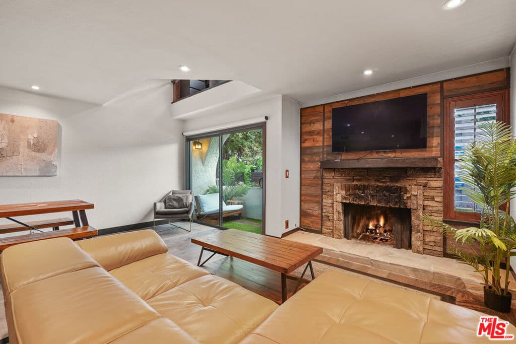 10926 Bluffside Drive 3