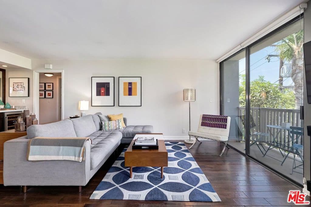 1134 Alta Loma Road 305