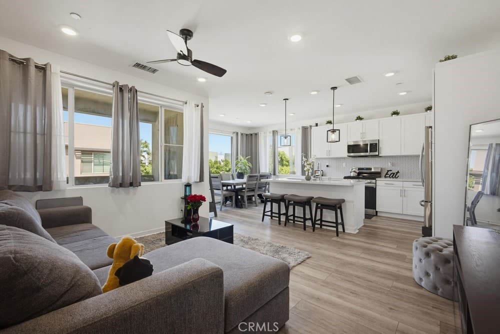 3570 E Peckham Paseo