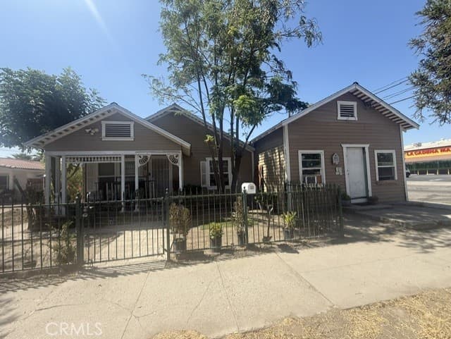1087 W 9th