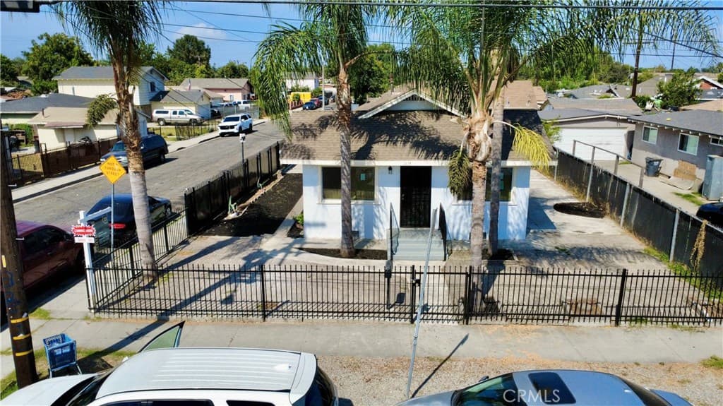 1115 S Acacia