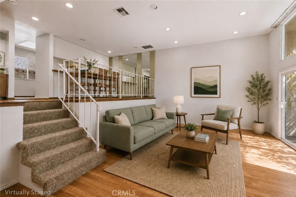 17943 Magnolia Boulevard 16