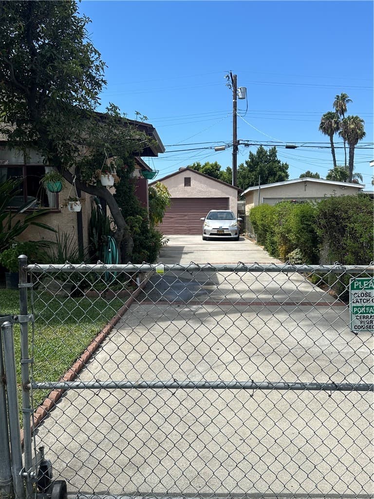 8719 Tilden