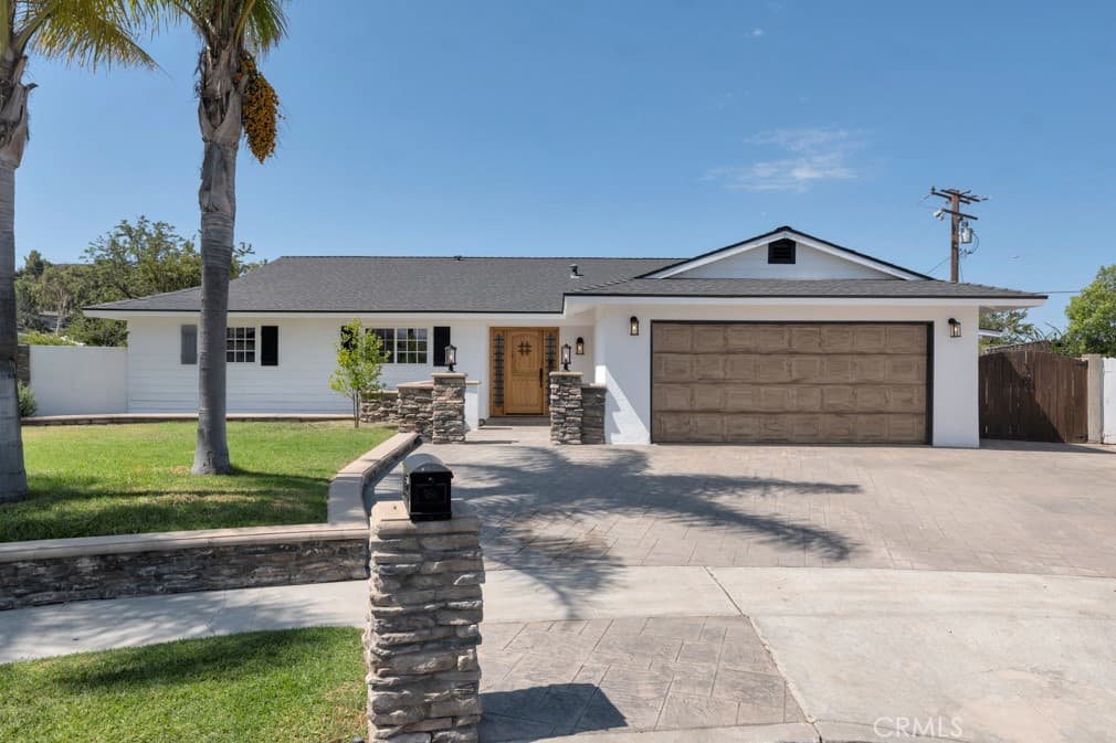 805 Moffatt Circle